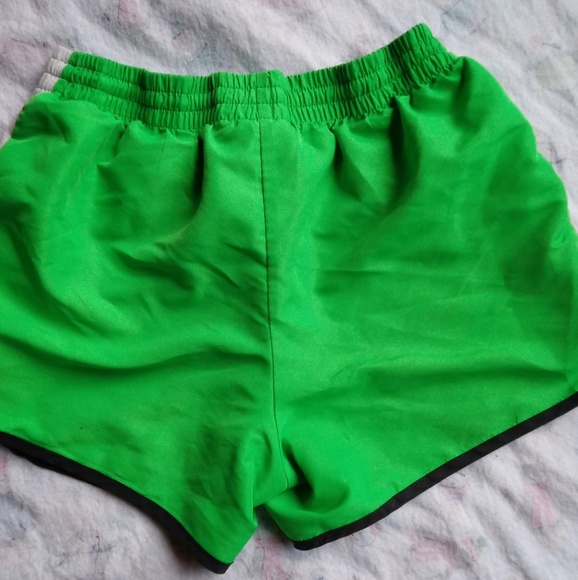 Neon green sport shorts - Picture 2 of 4